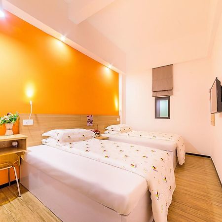 Orange Boutique Theme Transit Hotel Guangzhou Baiyun Airport Branch Екстер'єр фото